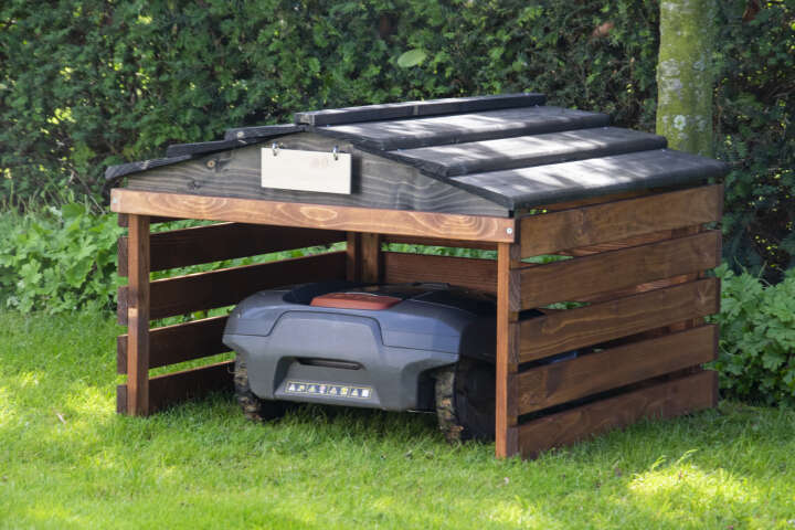 dobar Mährobotergarage mit Schild